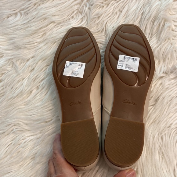 CLARKS Collection Shoes size 8 Ivory Leather so soft heel 1” so beautiful shoes - Picture 5 of 12